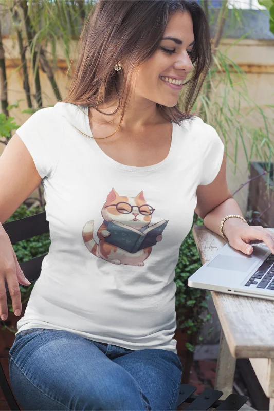 Cat Reading Books Printed Scoop Neck T-shirt for womenLinen T-Shirts