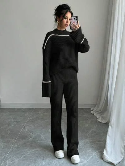 WOMEN CONTRAST STRIPED PRINT TURTLENECK SWEATER AND SOLID COLOR PANTS SETCollege Knit Tops