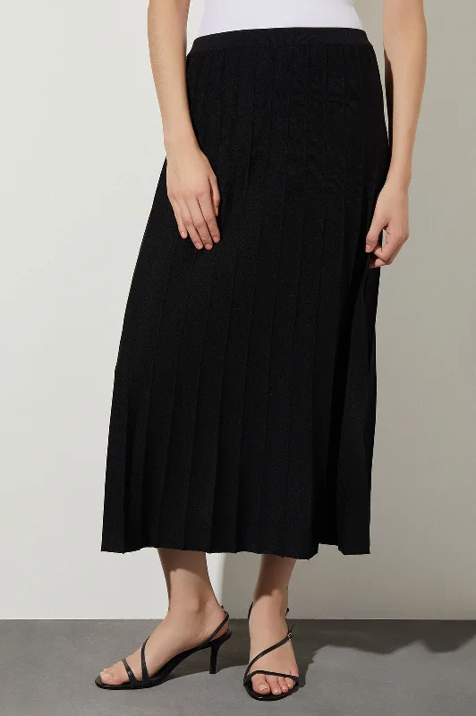 Plus size women's street style topsPlus Size Pleated Soft Knit Maxi Skirt